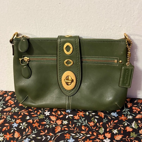 Coach Bridgette Bottle Green Crossbody Wristlet EEUC - Picture 1 of 7